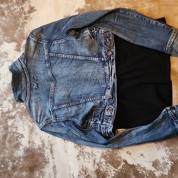 Guess Cropped Jean Jacket and Matching T-shirt. Size: L - Picture 5 of 7
